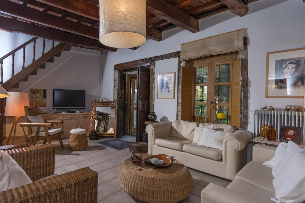 Mk Cottage With Breakfast And Jacuzzi Sarkhos Ngoại thất bức ảnh